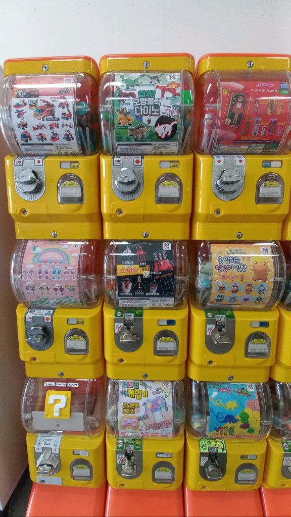 3단 가챠기계 캡슐뽑기기계 이미지