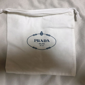 프라다 더스트백 파우치 새제품 미사용