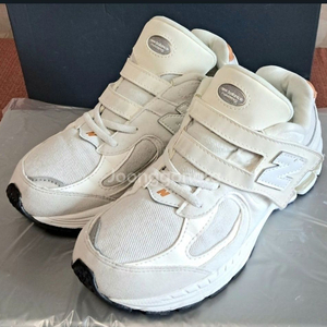 뉴발란스키즈 2002R 아이보리 200운동화 이미지