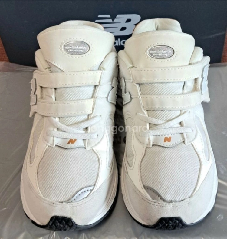 뉴발란스키즈 2002R 아이보리 200운동화 이미지