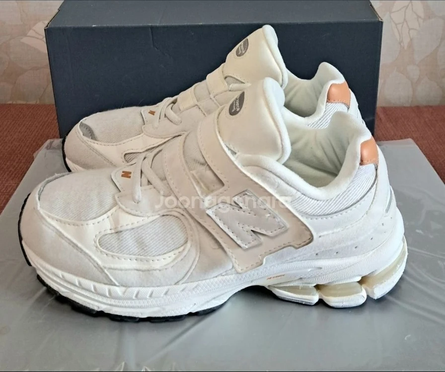 뉴발란스키즈 2002R 아이보리 200운동화 이미지