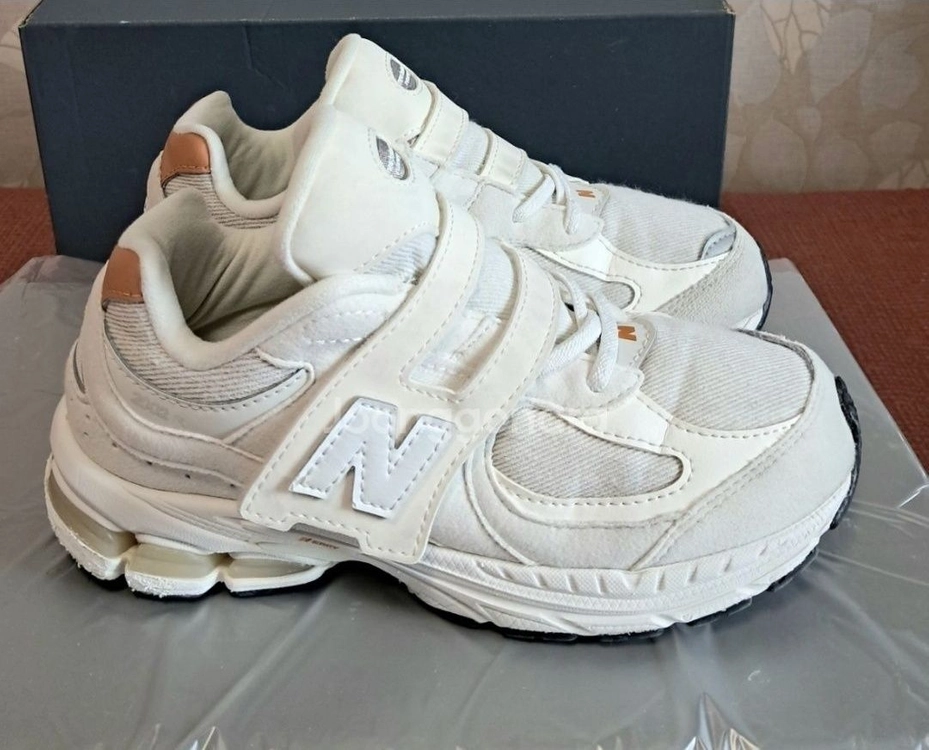 뉴발란스키즈 2002R 아이보리 200운동화 이미지
