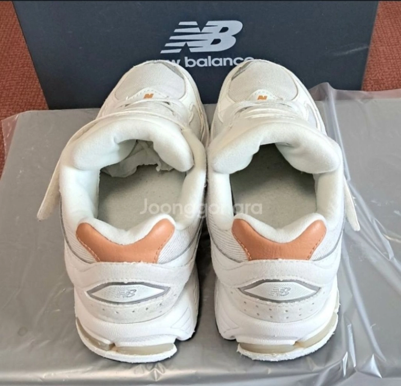뉴발란스키즈 2002R 아이보리 200운동화 이미지