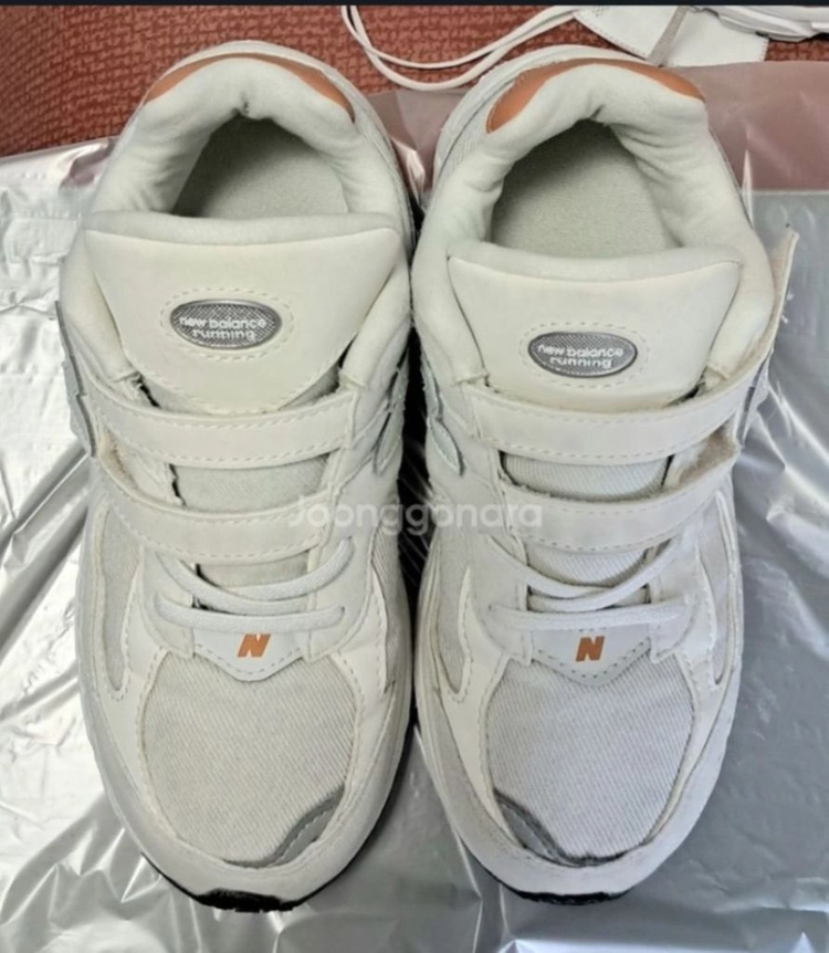 뉴발란스키즈 2002R 아이보리 200운동화 이미지
