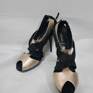 펜디 블랙/골드 오픈토 하이힐 샌들 EU40