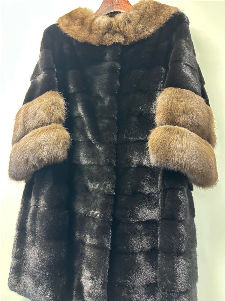 태림모피 블랙그라마 밍크 코트--1