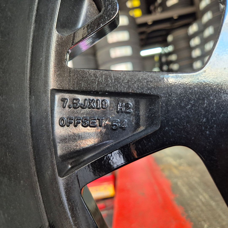 기아 카니발 KA4 순정 19인치 임판급 휠 한대분 판매합니다!--4