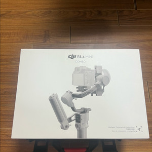DJI RS 4 미니 콤보 + 케이스 + 케어 팝니다.