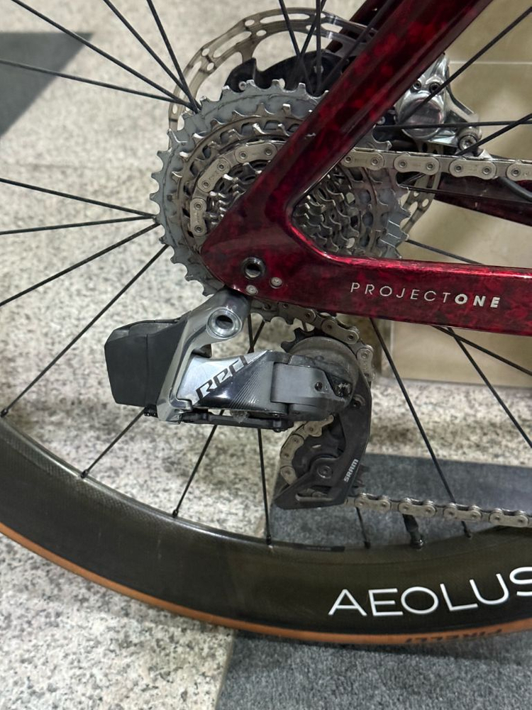 트렉 마돈 6세대 slr9 스페셜 오더 컬러 최상급 구성 스램 레드 전동 구동계 풀카본 로드 자전거 이미지