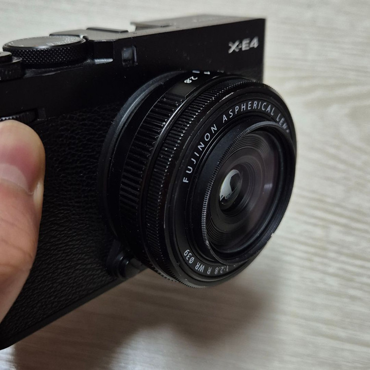 후지필름 X-E4 팝니다 (렌즈팔림) 이미지