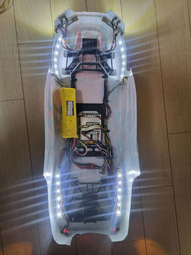 [RC카용품]트랙사스 뉴이레보 풀led바디 트러기 몬스터트럭 알씨카 이미지