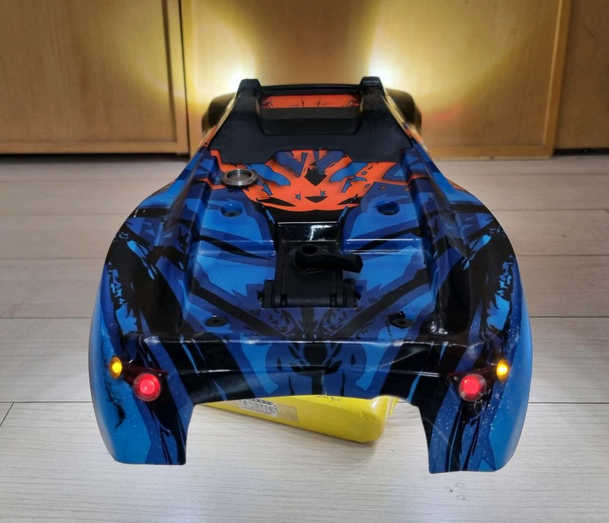 [RC카용품]트랙사스 뉴이레보 풀led바디 트러기 몬스터트럭 알씨카 이미지