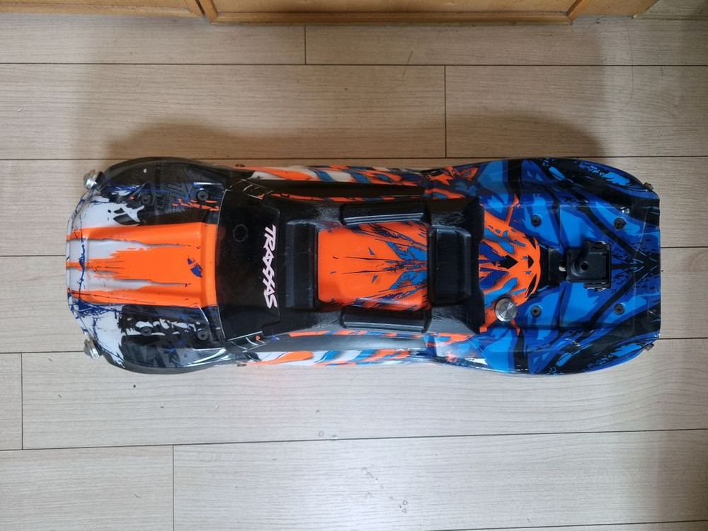 [RC카용품]트랙사스 뉴이레보 풀led바디 트러기 몬스터트럭 알씨카 이미지