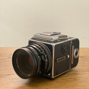 핫셀 중형 필름카메라 503cw 와 랜즈 일괄판매합니다. 이미지