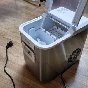 [S급/한철사용] 포시엠 스텐 제빙기(CM-512SS) 판매합니다 (캠핑/가정용)