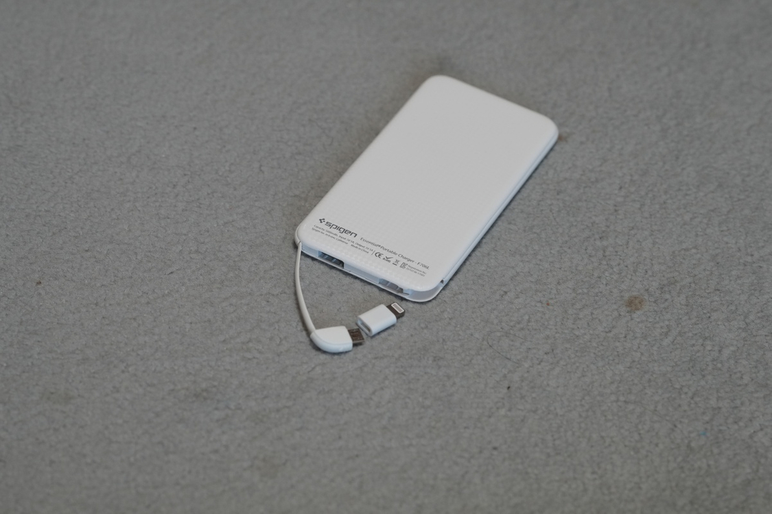 Spigen 보조배터리 5,000 mAh 1만원에 판매--3