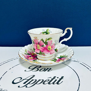 영국 빈티지 로얄 알버트 프레리 로즈 패턴 찻잔 세트 이미지