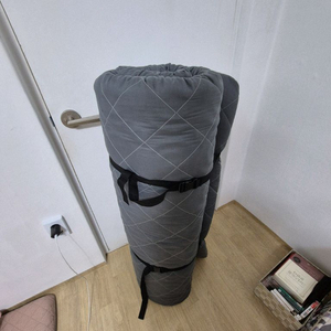 회색 토퍼 매트리스