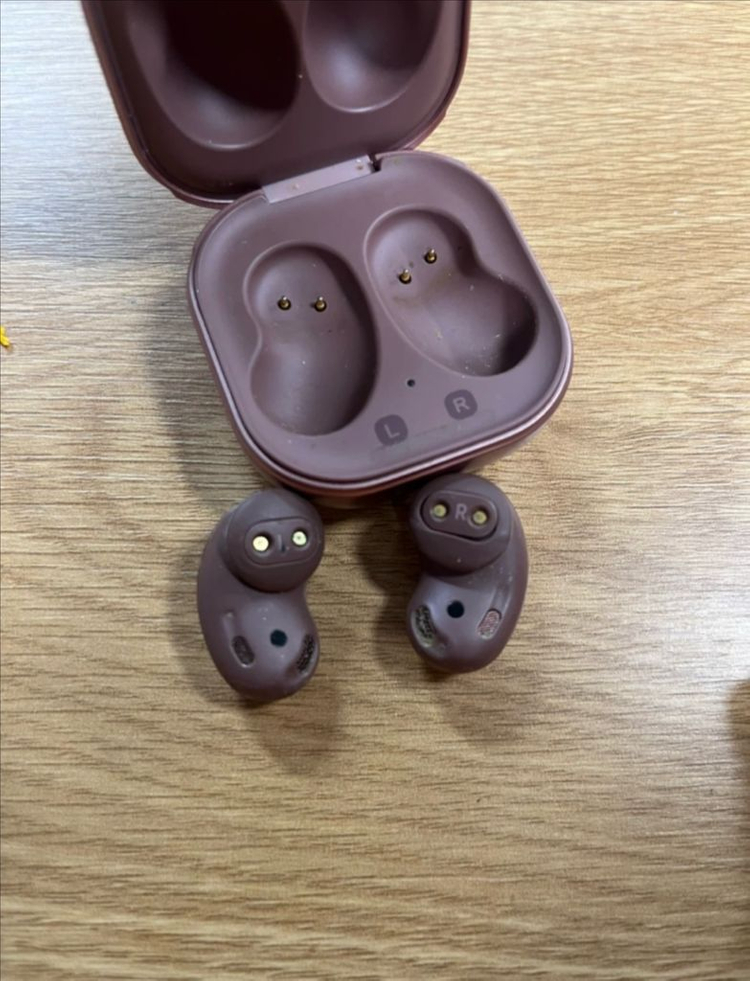 삼성 갤럭시 버즈 라이브--1