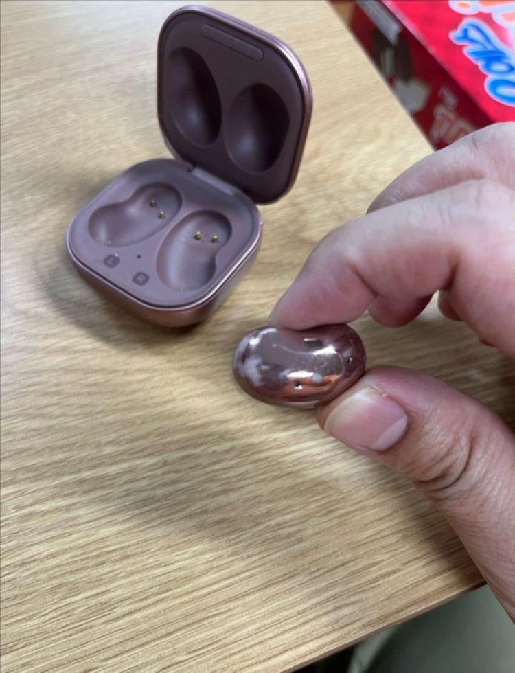 삼성 갤럭시 버즈 라이브--4