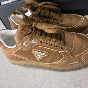 프라다 스니커즈 36사이즈 판매합니다