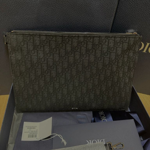 (새상품급) 디올 오블리크 A4 신형 클러치백