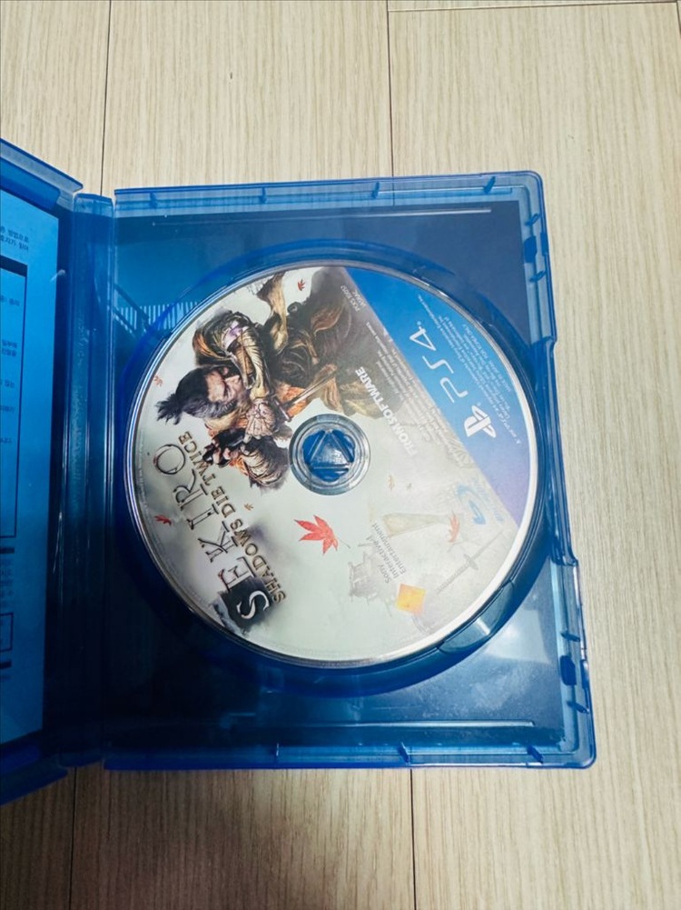 ps4 세키로 팝니다~~~~~--1