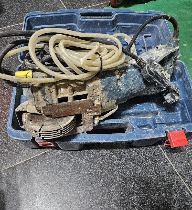 엠베이콘크리트홈파기 emb-121 습식 팝니다.--1