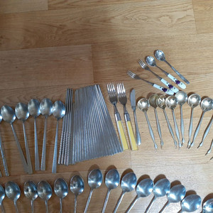 수저등 여러가지 있습니다 사용감있습니다 집자취생등 필요하신 분들은 편하게 보세요 전체세트 10000원
