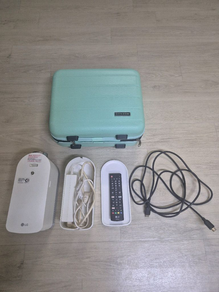 LG 시네빔 HF80JA (2000안시/레이저 광원) 팝니다.--0