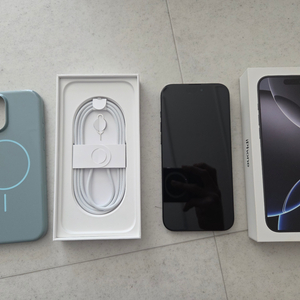 아이폰 16 프로맥스 256gb 블랙티타늄 리퍼 팝니다.