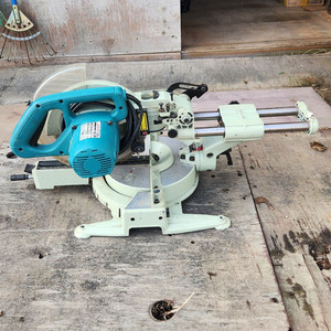 슬라이딩 각도절단기 목공절단기 이미지