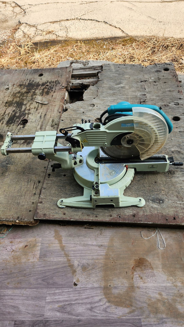 슬라이딩 각도절단기 목공절단기 이미지