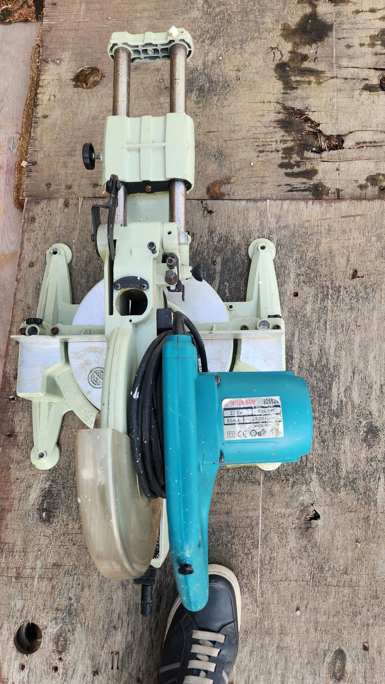 슬라이딩 각도절단기 목공절단기 이미지