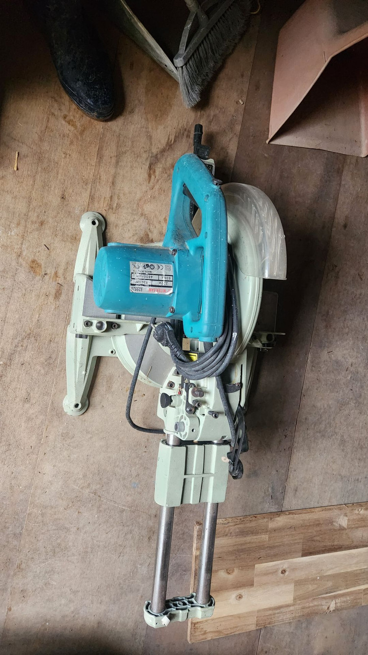 슬라이딩 각도절단기 목공절단기 이미지