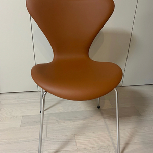 프리츠한센 세븐체어 풀레더 이미지