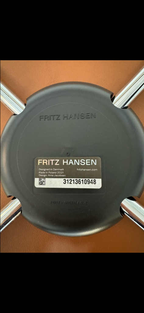 프리츠한센 세븐체어 풀레더 이미지