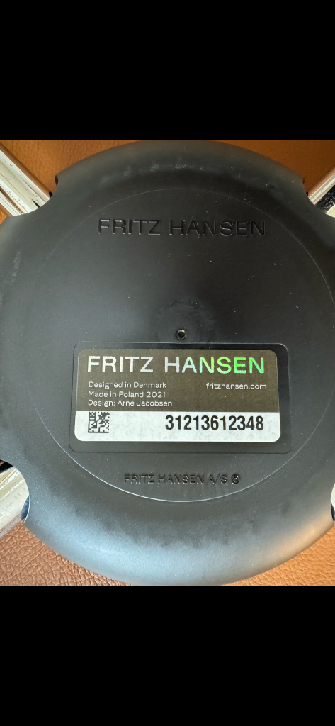 프리츠한센 세븐체어 풀레더 이미지