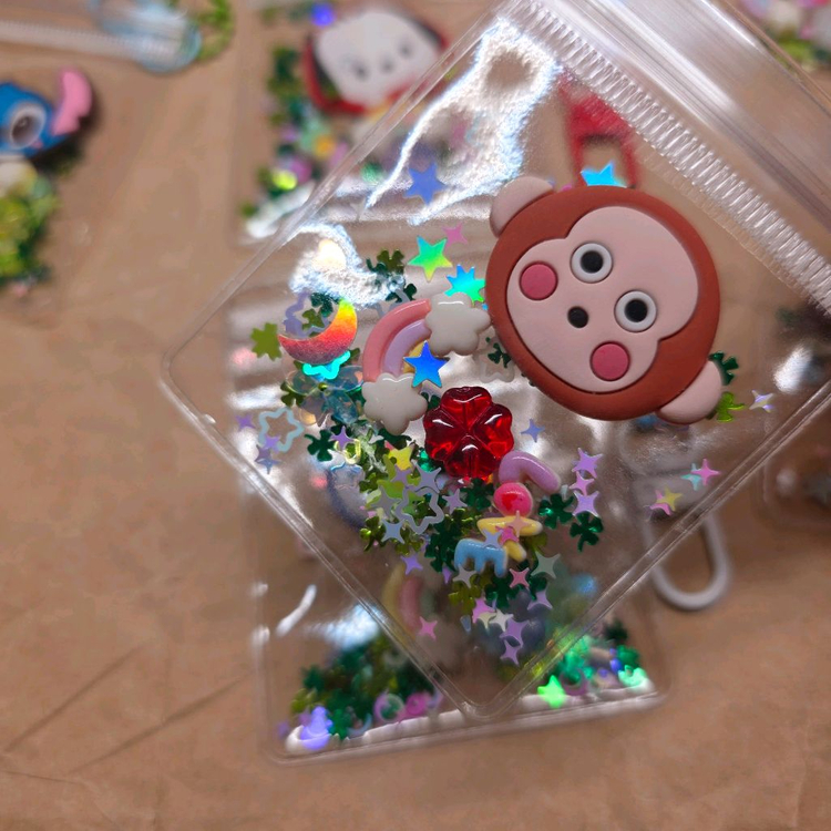 행운 지퍼백 캐릭터 키링 6개. 스티치 티거 구피 포챠코 몽키치 페클 이미지