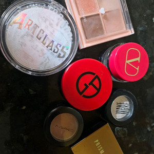 지방시미니쿠션 맥섀도우 발렌티노 섀도우 등 이미지