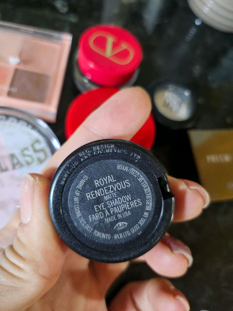 지방시미니쿠션 맥섀도우 발렌티노 섀도우 등 이미지