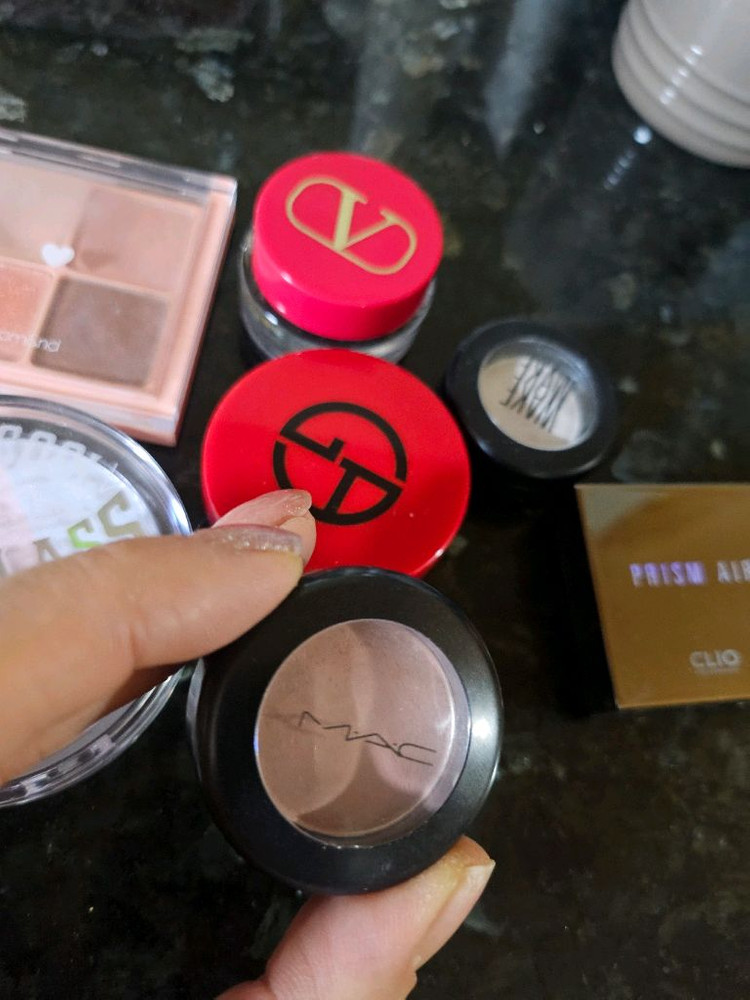 지방시미니쿠션 맥섀도우 발렌티노 섀도우 등 이미지