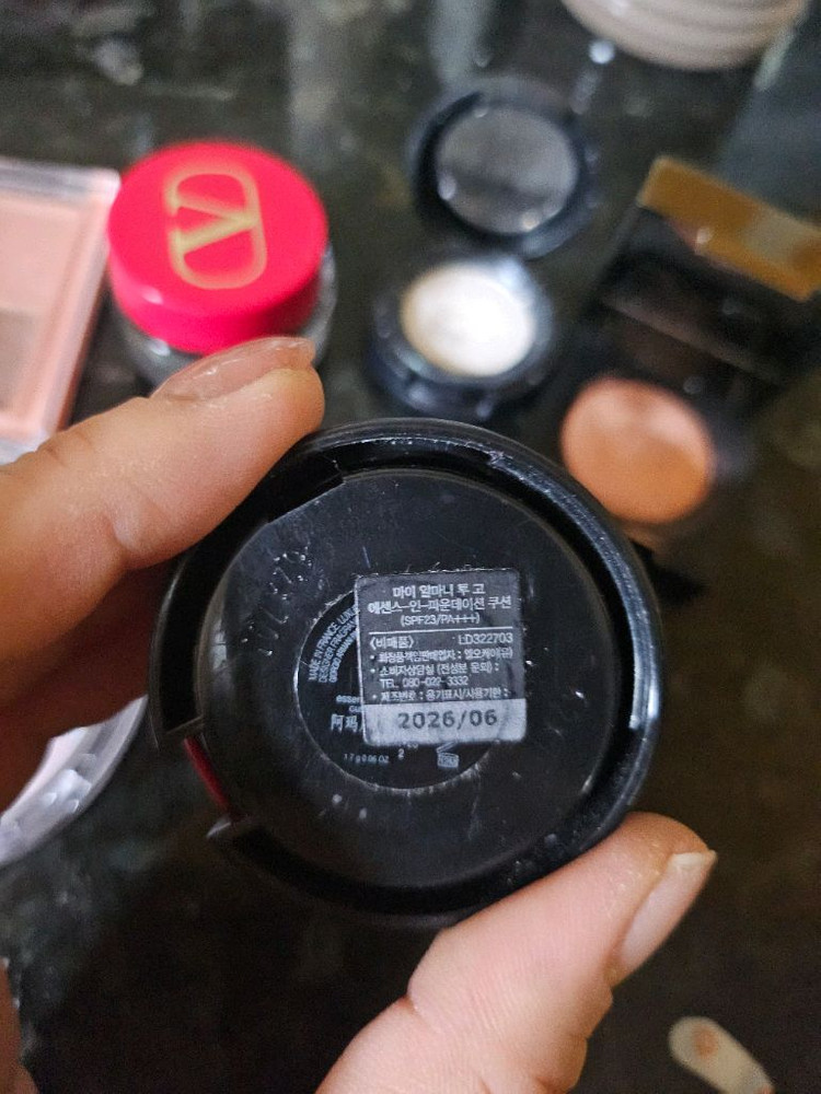 지방시미니쿠션 맥섀도우 발렌티노 섀도우 등 이미지