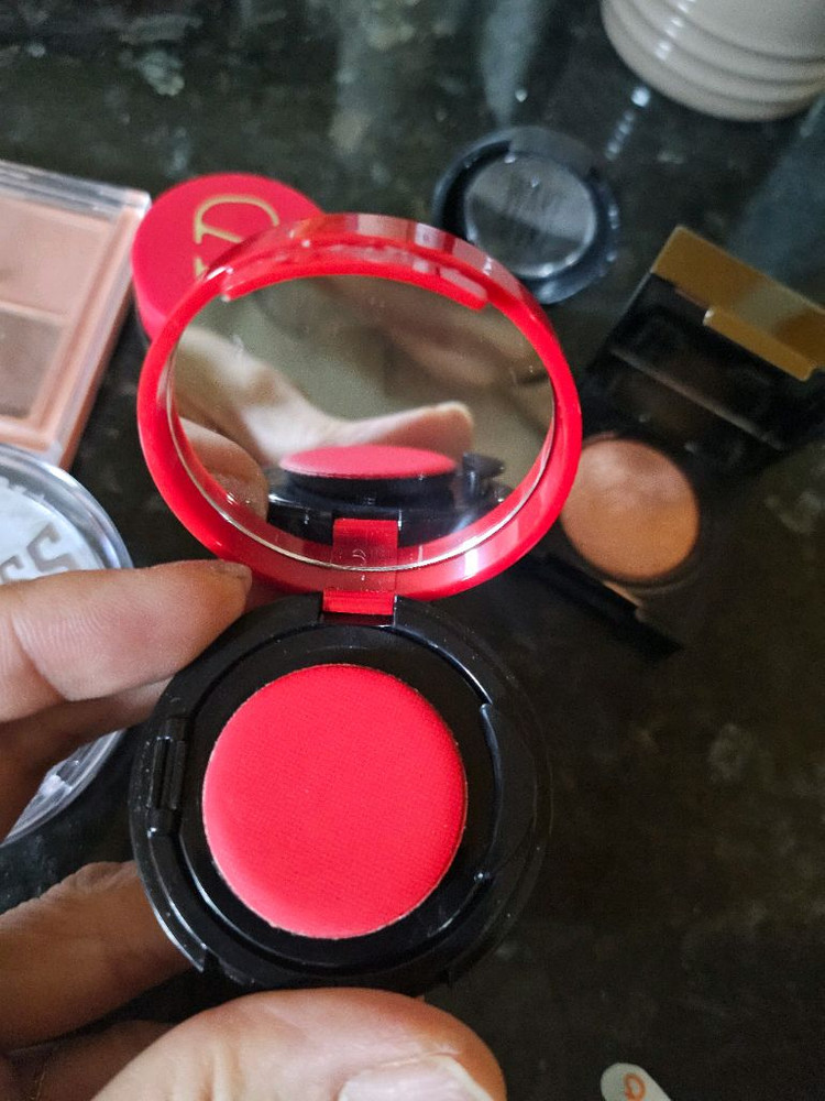 지방시미니쿠션 맥섀도우 발렌티노 섀도우 등 이미지