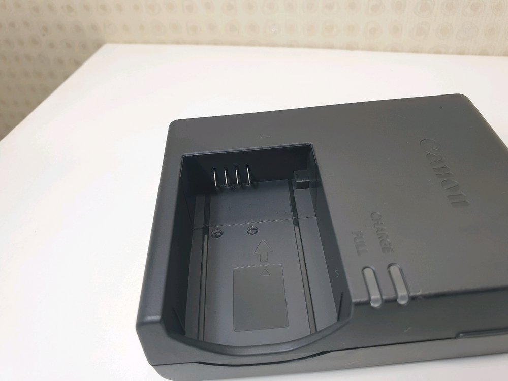 캐논 LC-E17E 배터리 충전기(LP-E17전용)(RP R50 800D--2