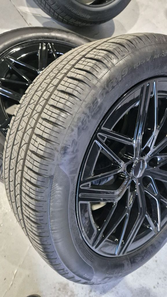 제네시스 G90 19인치 순정휠 타이어 세트--1