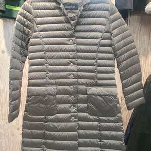 [구스다운/상태최상] 엘렌트레이시 여성 경량 롱패딩 (차콜카키, 55) 이미지