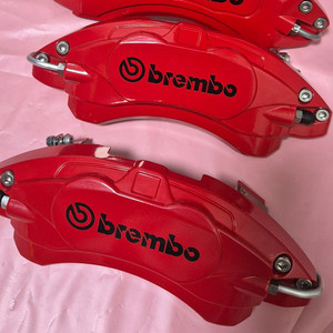 순정캘리퍼커버 전용도색보단. 커버가. 이쁘긴하져.앞쪽. 전륜2 개만있어요. 리어부분없음운전석.