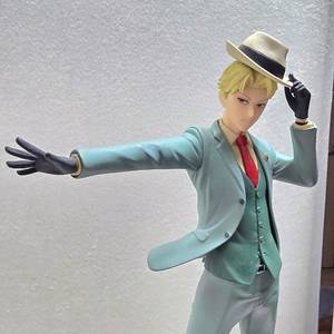 스파이 패밀리 로이드 포저 피규어 판매합니다.