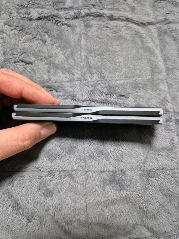 지스킬 GSKILL M5 DDR5 32GB 램 16기가 2개 판매합니다--1